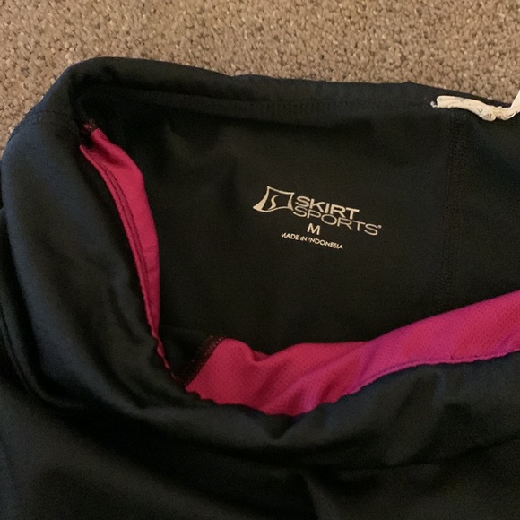 Skirtsport one piece skirted capri leggings - Picture 4 of 5